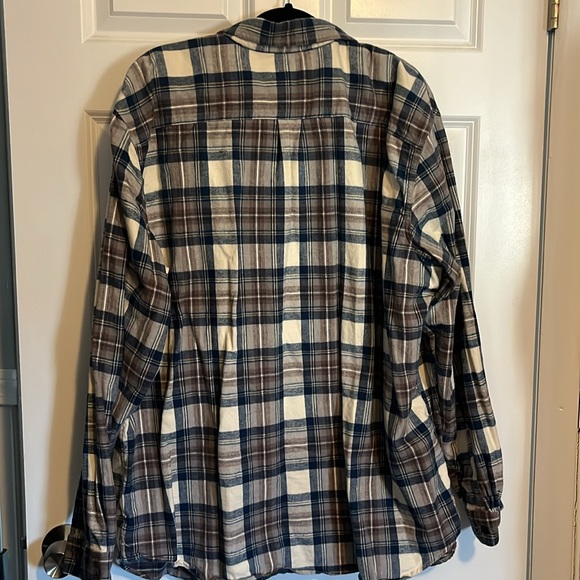 LL Bean Men’s XXL flannel button down shirt navy/beige/brown. Great condition - Picture 3 of 3